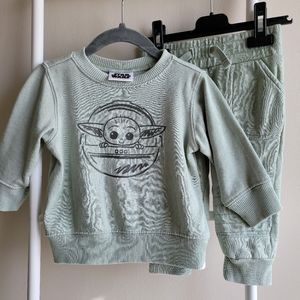 Baby yoda set + 2 Christmas pijamas size 18 months